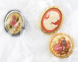 3 darab bross, közte kámea.