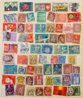Svájc kb. 700 régi és modern bélyeg kopottas 8 lapos berakóban