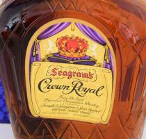 Seagram's Crown Royal kanadai whiskey 4/5 quart 80 proof eredeti dobozban díszzsákban 1960 körü...