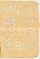 cca 1890-1900 Pelsőc (Felvidék), csipkegyűjtemény, "Homoly Emike tulajdona", összesen kb. 40 db csipkével, viseltes papírkötésben