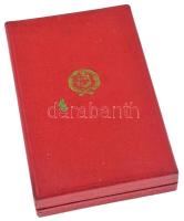 1957. "Szolgálati Érdemérem" zománcozott, ezüstözött bronz kitüntetés mellszalagon, szalag...