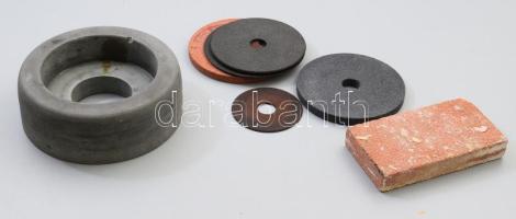 6 darab csiszolókorong, csiszolótégla.