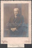 1928 gróf Csekonics Endre (1846-1929) politikus, királyi főasztalnokmester, a Nagykikinda-Nagybecskereki Vasúttársaság igazgatója, a magyarországi vöröskereszt-egyesület elnöke portréja, nagyméretű fotó Koller utóda Szenes budapesti műterméből, kissé viseltes, foltos kartonon, 22,5x17 cm, teljes méret: 29x21 cm