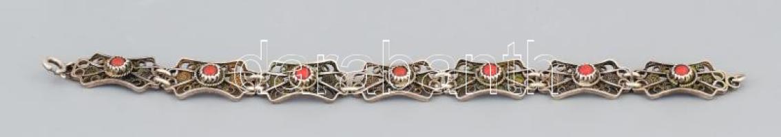 Ezüst (Ag) filigrán karkötő, csiszolt krémpiros kő berakásokkal, jelzett, h: 15 cm, bruttó 10,5g