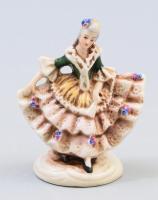 Cseh alt wien rokokó hölgy figura, jelzett, m: 6,5 cm