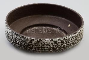 Iparművész samottos kerámia kaspó, jelzés nélkül, kopással, d: 27 cm