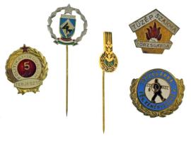 5xklf "Törzsgárda" jelvényből álló tétel, közte zománcozott darabok, benne: TÜZÉP, Fővárosi Kéményseprő Vállalat, TSZ, Politikai Irodalom Terjesztő, Szegedi Ruhagyár T:AU,XF