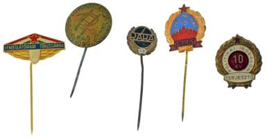 5xklf "Törzsgárda" jelvényből álló tétel, közte zománcozott darabok, benne: Kéményseprő, Politikai Irodalom Terjesztő, Magnezitipari Művek, Rába Gépgyár, Vendéglátóipar T:AU,XF