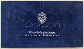 "Silber-Gedenkmünzen des deutschen Kaiserreiches" sötétkék bársonyborítású érmetartó kazet...