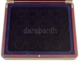 Mahagóni fa érmetartó kazetta bársonybéléssel, 1db kivehető tálcával, összesen 16db ~32mm-es férőhel...