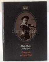 Kincses Károly - Nádas Péter: Mai Manó fotográfiái. / Photographs by Manó Mai. Bp., 2003, Ab Ovo - Magyar Fotográfiai Múzeum, 159+(1) p. Gazdag képanyaggal illusztrálva. Magyar és angol nyelven. Kiadói kartonált papírkötés, kiadói papír védőborítóban.