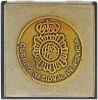Spanyolország DN "Ministerio del Interior Espana / Cuerpo Nacional de policia" belügyminisztériumi bronz emlékérem kissé viseltes dísztokban (80mm) T:XF