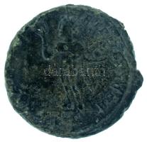 Római Birodalom 325. II. Constantinus / Siscia Follis bronz (3,15g) T:XF
Roman Empire / Siscia / Co...