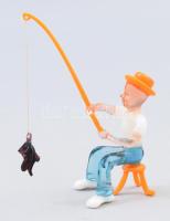 Murano színezett üveg horgász figura, jelzés nélkül, hibátlan, m: 11 cm