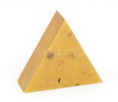 Süss N. jelzéssel bronz háromszög, 4x5 cm