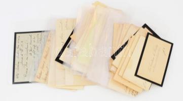 cca 1900-1940 Vegyes névjegykártya tétel, főleg osztrák személyek kártyáival, kb. 100 db. Köztük: Princesse Rosa de la Tour et Taxis, La Princesse Louis de Liechtenstein, La Comtesse Gabrielle de Zichy, La Princesse Oldescalchi née Comtesse Zichy, Princesse Leontine de Fürstenberg, Ernst Prinz zu Windisch Graetz, Le Prince et la Princesse Louis de Windisch-Graetz, La Comtesse Goluchonska née Princesse Murat, La Prince et La Princesse Kinsky, La Baronne de Pach, Madame Kállay né Comtesse Bethlen, La Comtesse de Kinsky née Princesse de la Tour et Taxis, és más személyek névjegykártyáival, részben autográf bejegyzésekkel.