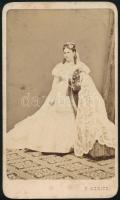 cca 1865 Sörtély László első felesége, keményhátú fotó Kozics pozsonyi műterméből, 10,5×6,5 cm