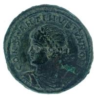 Római Birodalom / Antiochia / II. Constantinus 330-334. Follis bronz (3,24g) T:XF Roman Empire / Antioch / Constantinus II 330-334. Follis bronze "CONSTANTINVS IVN NOB C / PROVIDEN-TIAE CAESS - SMANTA" campgate, eleven layers, two turrets, star above, no doors. Dot in doorway. (3,24g) C:XF RIC VII 73