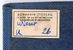 cca 1944 "Kormánybiztos a zsidók zár alá vett műtárgyainak számbavételére és megőrzésére" címke, rajta "Wieser K 28" bejegyzéssel. In: Laurence Binyon: Japnische Kunst. Mit 57 Originalreproduktionen 1 Vierfarben tafel und 1 Gravure. Berlin, én., Marquardt &amp; C., 59 p. Gazdag képanyaggal illusztrált. Kiadói aranyozott, illusztrált egészvászon-kötés, kissé foltos borítóval, a címke az elülső kötéstábla belsején.