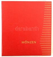 180db-os kisalakú, háromgyűrűs berakó, benne forint és külföldi érmegyűjtemény. Közte 2002. 100Ft &q...