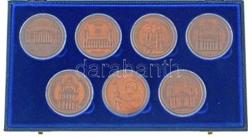 Fritz Mihály (1947-) 1991. "II. János Pál Pápa Budapesten" kétoldalas bronz emlékérem (42,5mm) + "II. János Pál Pápa Máriapócson" kétoldalas bronz emlékérem (42,5mm) + "II. János Pál Pápa Esztergomban" kétoldalas bronz emlékérem (42,5mm) + "II. János Pál Pápa Pécsett" kétoldalas bronz emlékérem (42,5mm) + "II. János Pál Pápa Debrecenben" kétoldalas bronz emlékérem (42,5mm) + "II. János Pál Pápa Szombathelyen" kétoldalas bronz emlékérem (42,5mm) + "1038. augusztus 16. - 1991. augusztus 16-20 / Életünk Krisztus" kétoldalas bronz emlékérem (42,5mm), szettben, kissé sérült dísztokban T:AU,XF