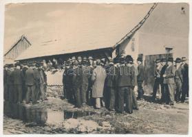 Wolfsberg, Szörényordas, Garana; Behanntgabe der Gemeindenachrichten in dem Gebirgsdorf Wolfsberg im...