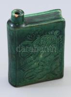 Kántor Sándor (Karcag, 1894-1989; Kossuth-díjas fazekasmester, a Népművészet Mestere) "cserépkönyv", könyv alakú butella, jelzett, mázas kerámia, száján kis lepattanással m: 12 cm