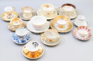 12 darab porcelán csésze alátéttel, közte érdekes darabokkal, jelzett, kis kopással, klf méretben, közte Meissen, hagymamintás, stb.