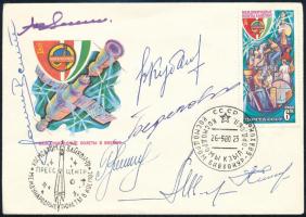 1980 Interkozmosz űrrepülés program résztvevői Farkas Bertalan (1949-), magyar és Valerij Kubaszov (1935-2014), Alekszej Jeliszejev (1934- ) és Vlagyimir Dzsanyibekov (1942- ), Georgij Tyimofejevics Beregovoj (1921-1995) szovjet és Jean-Loup Chrétien (1938- ) és még egy francia űrhajós aláírásával / Intercosmos with original autograph of 7 Soviet, French, and and Hungarian astronauts