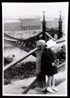 cca 1960 18 db fekete-fehér fotó Budapestről, városképek, hidak, stb kis méretben 9x14 ig