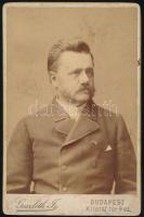 A Gróf Károlyi család jószágigazgatójának dedikált portréja, keményhátú fotó Goszleth budapesti műterméből, 16,5×10,5 cm