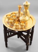 Arab mokkás készlet. Réz, fa állványon, tálcával, hat személyes d: 34 cm