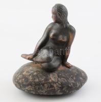 Csikász Imre Ülő lány című bronz szobrának másolata. Kis méret. Bronz, kő 9 cm