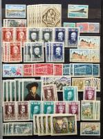 Franciaország másodgyűjtemény többletpéldányokkal az 1950-80-as évekből, 30 lapos A/4-es Schaubek be...