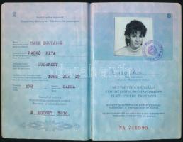 1989 Világútlevél román és bolgár pecsétekkel.