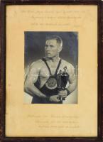 Farkas István országos bajnok súlyemelő dedikált fotója. Neves szegedi sportoló, edző. Üvegezett keretben. Külső méret 34x46 cm