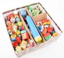 Óriási ceruza hegyező gyűjtemény. 250 darab mind különböző, állatok, járművek, stb. játékok, lámpák, stb mindenféle téma.