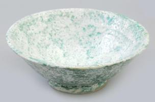 Gádor István (1891-1984): Kétmázas dísztál. 1960 körül. Korongozott és kézzel alakított, mázas kerámia, felületén színes és repesztett mázakkal festve. Jelzett: karcolt Gádor. d: 24 cm, hibátlan.