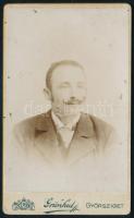 cca 1900 Úr portréja, vizitkártya Grünhut (ezelőtt Makart) fényképészeti műintézetéből (Győrsziget, Vásár tér 1.), minimálisan foltos, 10,5x6,5 cm (Ritka műterem!)