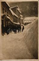 1923 Brassó, Kronstadt, Brasov; utcakép télen, hótorlasz, Siebenbürgische Escomptebank, J. Siegen üzlete. Foto Helios / street view in winter, snow, bank, shops. photo (gyűrődések / creases)