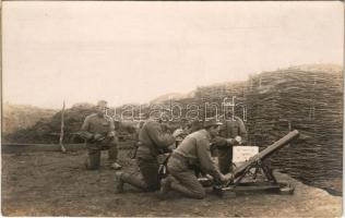 Az aknavető beigazítása, osztrák-magyar katonák / WWI military, Austro-Hungarian K.u.k. soldiers, mortar. photo