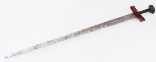 Kelet-ázsiai díszkard. Bőr markolat, bőr hüvely. 93 cm