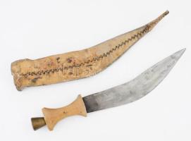 Afrikai handzsár, tőr. Varrott bőr hüvely. 43 cm