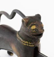 Tigris alakos bronz zár kulccsal. Tibet, cca 20. sz. eleje, 16x9 cm