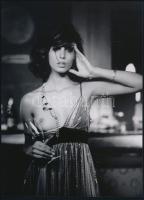 cca 1962 "Ha pezsgőt iszom, nem bírok magammal!", szolidan erotikus felvétel, 1 db modern nagyítás, jelzés nélkül, 21x15 cm