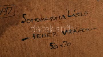 Somogyi-Soma László (1927-2004): Fehér virágok. Olaj, farost, jelzett. Hátoldalán autográf feliratta...