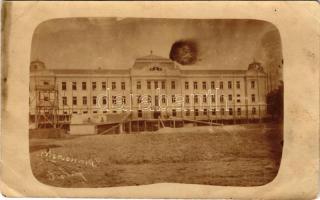 Arad, Magyar Államvasutak (MÁV) üzletvezetőség palotája, építkezés / Hungarian State Railways building, construction works. photo (EB)