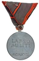 1918. "Sebesültek Érme" Zn kitüntetés egy sebesülés után járó mellszalaggal. Szign.: R. Pl...