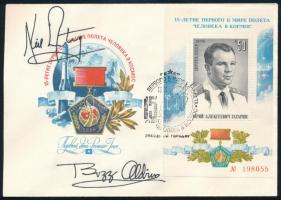 Neil Armstrong (1930-2012), Michael Collins (1930- ), Buzz Aldrin (1930- ) amerikai űrhajósok aláírásai Gagarin emlékborítékon  Signatures of Neil Armstrong (1930-2012), Michael Collins (1930- ), Buzz Aldrin (1930- ) American astronauts on Gagarin commemoratíve cover