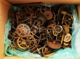 Kis doboznyi óraalkatrész.